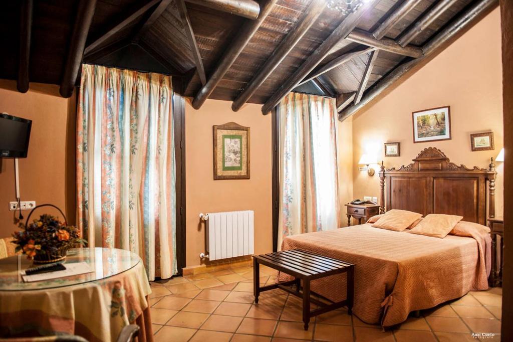 Casa Grande De El Burgo Hotel Room photo